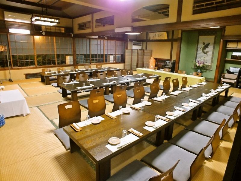 位于Suehiro之间的大型宴会厅最多可容纳50人。适合各种场景，如企业宴会，欢迎招待会和校友会。如果有希望，我们将安排2人的同伴。 