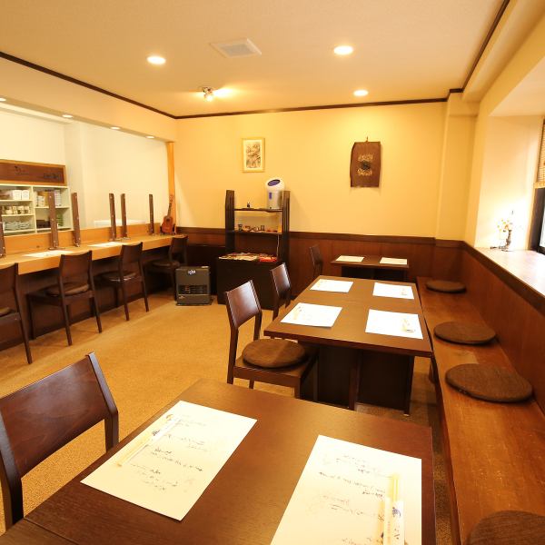 和を感じる店内で、銀閣寺の近くで旬の食材を堪能しませんか？京料理のお店では、丁寧に仕上げられた料理が楽しめます。和室の座敷で落ち着いた雰囲気を味わいながら、四季折々の彩りと贅沢な味わいを楽しんでください！