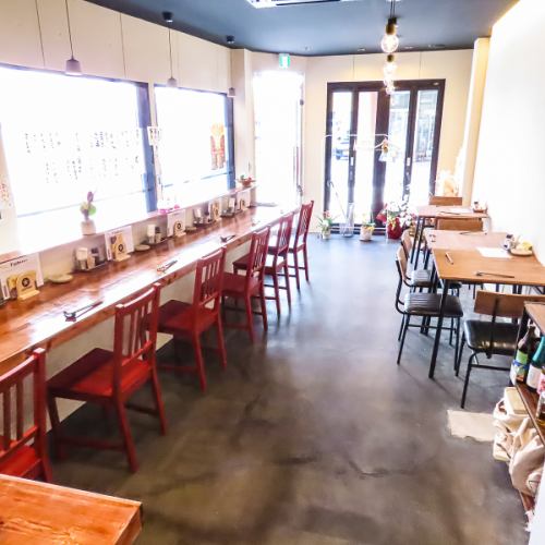 <p>最大12名まで貸切可能なアットホームなお店で、心に残るひとときを！4名用やカウンター席も完備しているので、気軽に訪れて特別な時間を過ごせます♪</p>