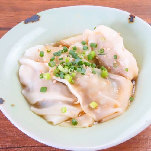 【つるつる食感がクセになる！】カツオ出汁の風味が香る水餃子4個600円（税込）～