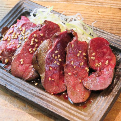 毎朝直送で届く佐賀県銘柄鶏『ふもと赤鶏』を使用した鶏料理