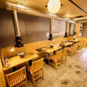 ゆったりおくつろぎいただける掘りごたつタイプのテーブル席です☆