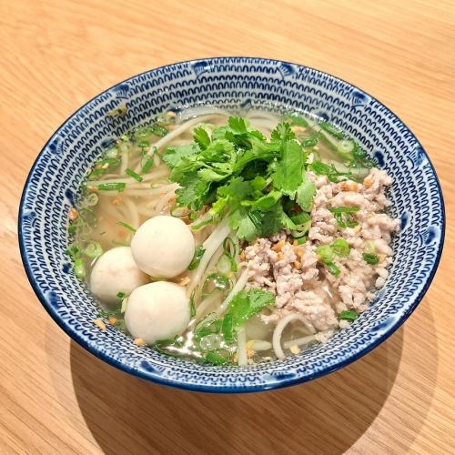 クッティアオ　～海老のすり身団子と豚ひき肉ヌードル～