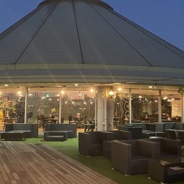Enjoy a BBQ or meal while watching the boats lined up in the marina!