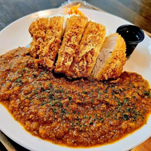 キーマカツカレー