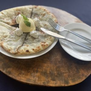 Ice cream red bean paste naan