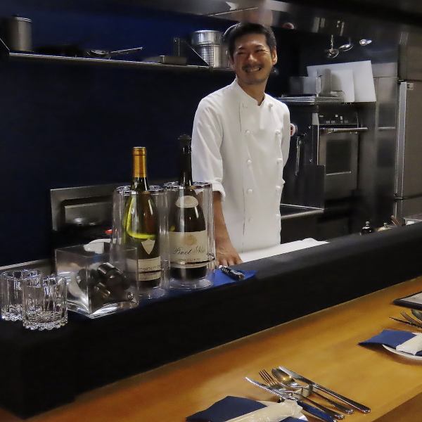 人柄自慢のシェフも当店のおすすめポイント♪　シェフとの会話もお楽しみください。「地元青葉台でお店を出したいと20代からフランスに携わり、フランス料理を学んできました。地元の方々の日常の喜びの一つになれるようなお店を目指して、、、皆様のお越しを心よりお待ちしております！」