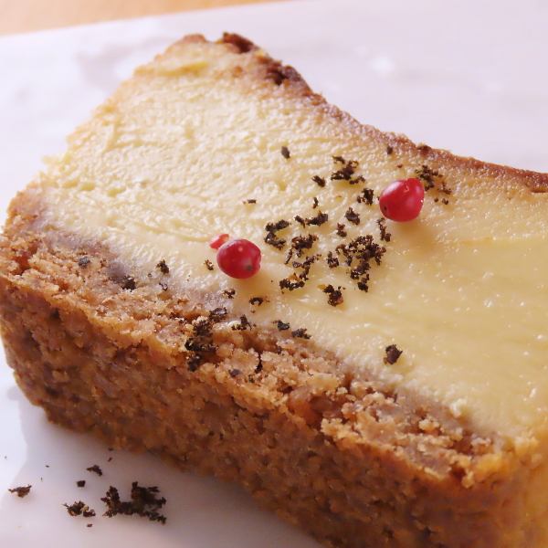 【大人気メニュー】ロックフォールのチーズケーキ