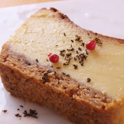 【大人気メニュー】ロックフォールのチーズケーキ