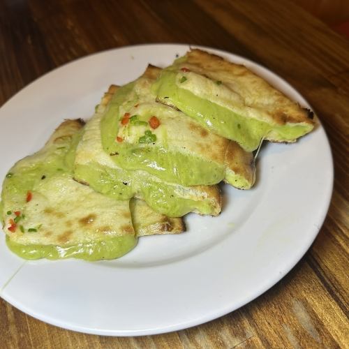 13 kinds of carefully made fresh naan! The texture is also the best ♪♪