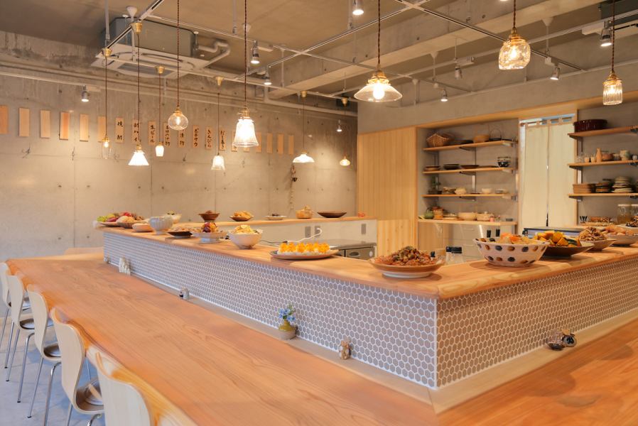 ≪All seats are spacious counter seats≫ Our shop is all counter seats.We have created a stylish counter seat with a feeling of openness so that one woman can easily drop in.The depth of the counter is wide, so you can spend a relaxing time ♪
