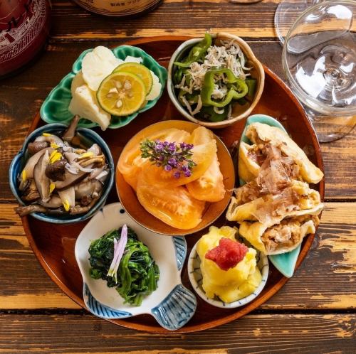 白飯と八寸畑のおばんざい盛り