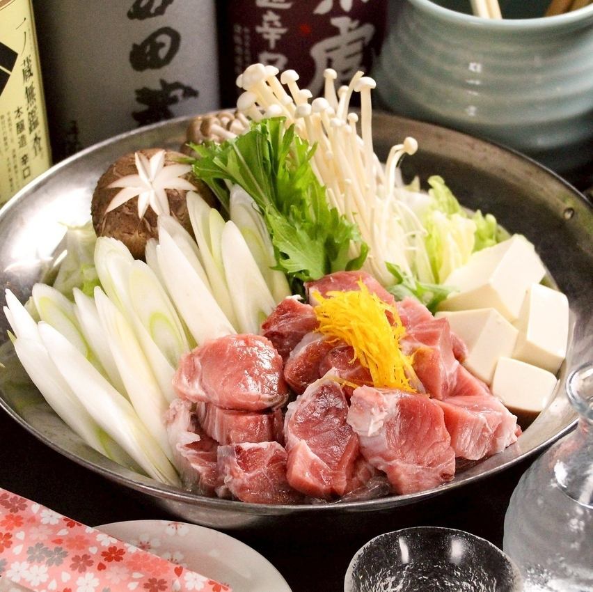 冬の贅。脂の乗った鮪と甘い白葱を、香り高い出汁で食す。