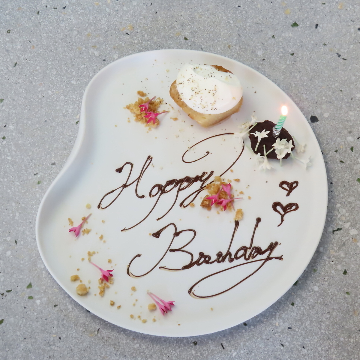 素敵な空間で過ごす記念日・誕生日に"世界を旅するひとときを″