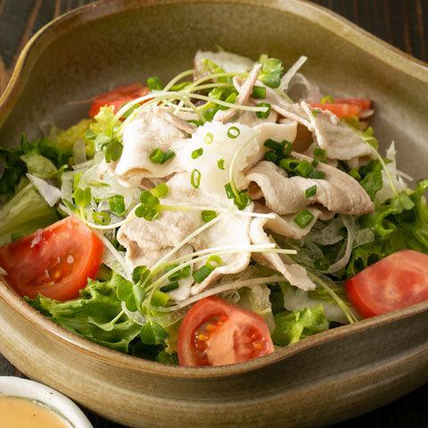 Cold black pork shabu-shabu and tofu salad with sesame seeds