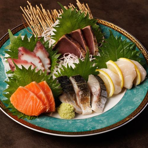 Assorted sashimi