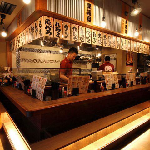 An izakaya that boasts yakitori that is carefully grilled over charcoal.There is also a counter seat with a realistic feel.[A 2-minute walk from the A7 exit of Ueno Okachimachi Station on the Toei Oedo Line]