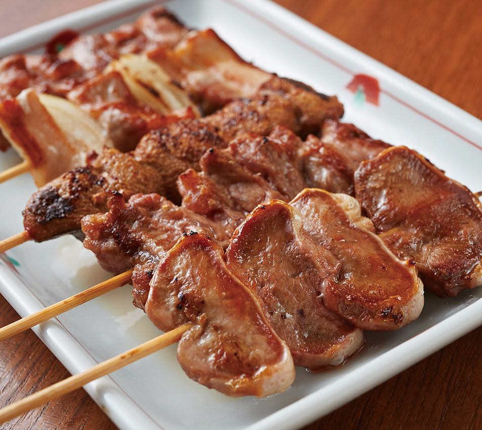 Yakitori and yakiton that are carefully grilled over charcoal are exquisite.