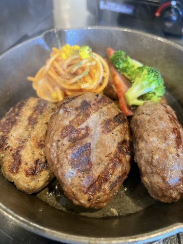 [Perfect volume] Compare all types of hamburgers ◎ Set of 3 types of extreme hamburgers for 1,680 yen (tax included)
