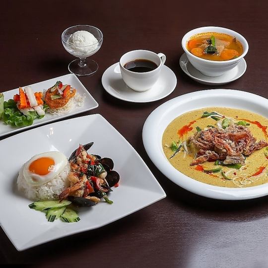 【享受泰国的味道♪】包括“Gapao Rice”的试吃套餐，共4道菜，2,500日元（含税）*仅限食物
