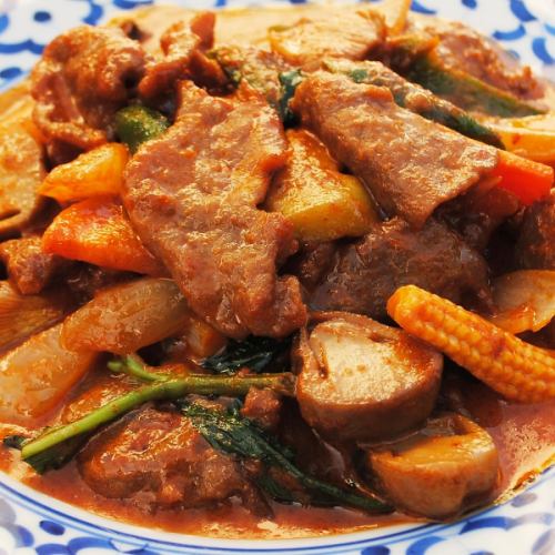 Stir-fried beef with red curry