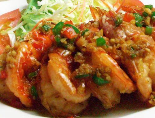 Stir-fried headed shrimp with garlic