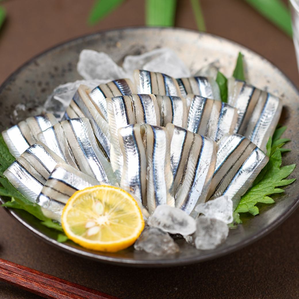 鹿児島名物のきびなご刺身など、鮮度抜群の海鮮!