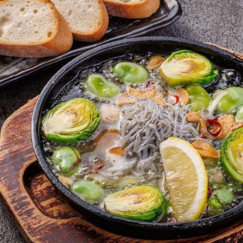 鐵板蒜香烤銀魚和春季蔬菜