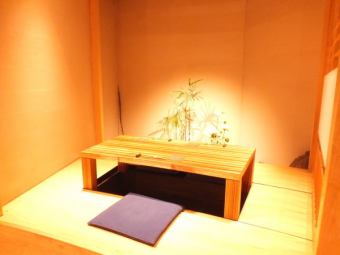 Enjoy your meal in a relaxing space based on sumi and it will be useful for entertainment and celebration scenes.