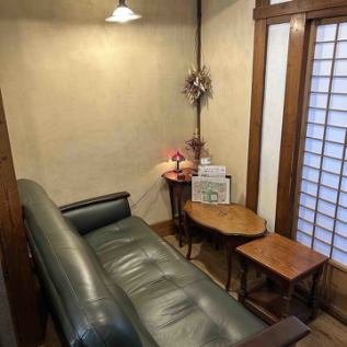 【１階席】ゆったりとしたソファーが魅力のお席