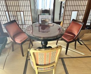 【２階席】床の間のある畳のお部屋にアンティークなテーブル席をご用意（3名まで）