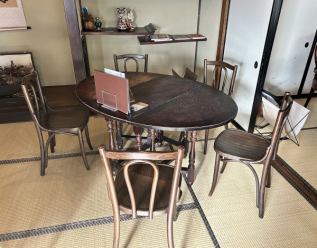 【２階席】床の間のある畳のお部屋にアンティークなテーブル席をご用意（5名まで）