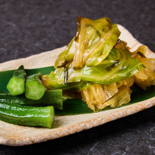 Assortment of 2 types of pickles