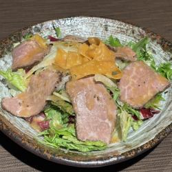 33. Roast beef salad made with Japanese black beef