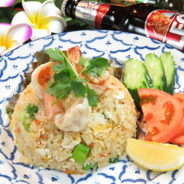 Khao Pat Kung (Thai-style shrimp fried rice)