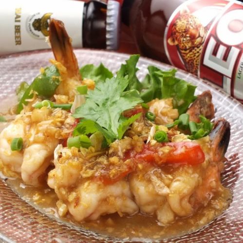 Kung khatiam (stir-fried shrimp with garlic)