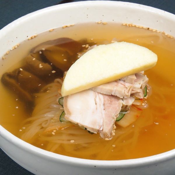 【焼肉の〆といえば】自家製冷麺800円◆牛骨スープをじっくり炊いて作る深みのある味わいが格別です