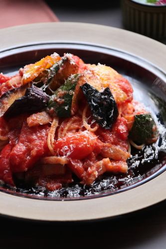 Garden-style tomato sauce pasta made with plenty of vegetables