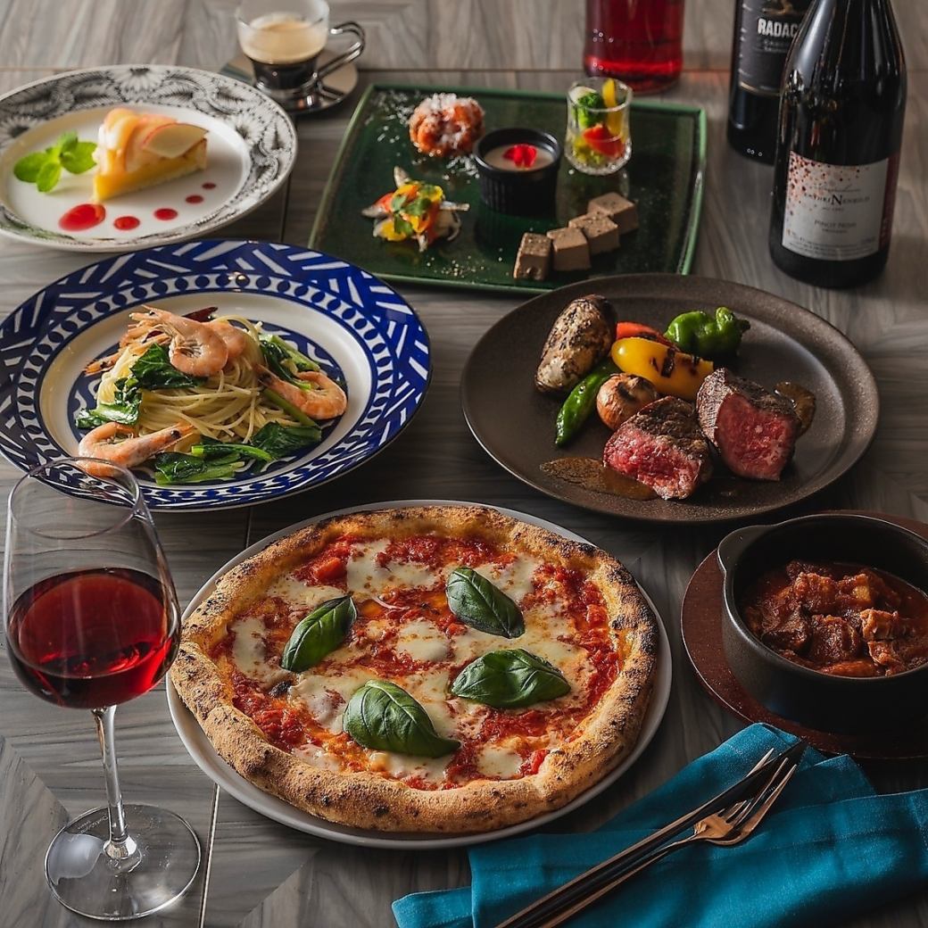A course that includes pizza baked in a stone oven and meat dishes for 3,500 yen.