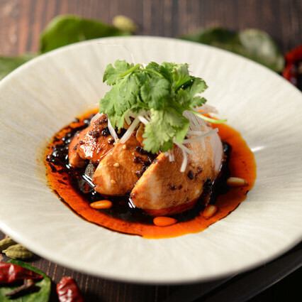 想像しただけで、、四川風の "よだれ鶏" は ラー油も自家製の本格派！