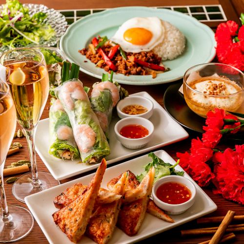 人気料理をコースメニューで 「 飲み放題」 も付いてくる！一度にたくさんの料理を楽しめる大満足プラン！