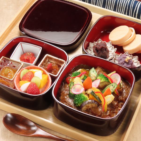 [Like a jewel box♪] Colorful grilled vegetable Treasure Box Curry