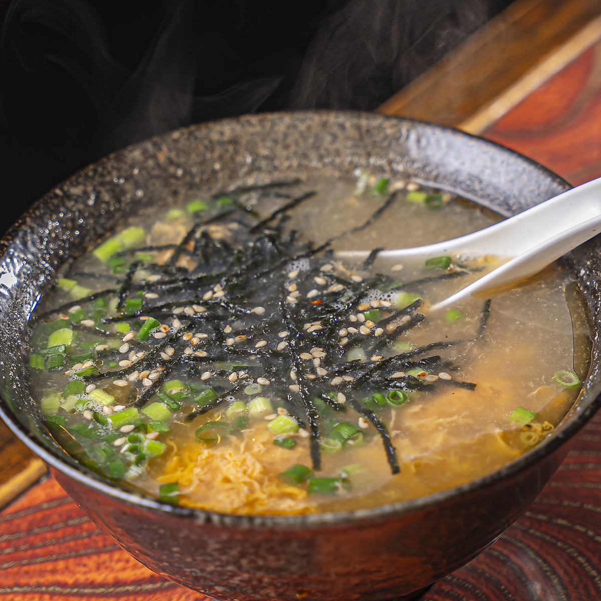 シックな雰囲気がウリの店内となっています。