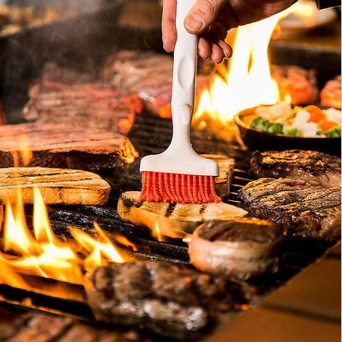 炭火焼の豪快なお肉料理が味わえる！