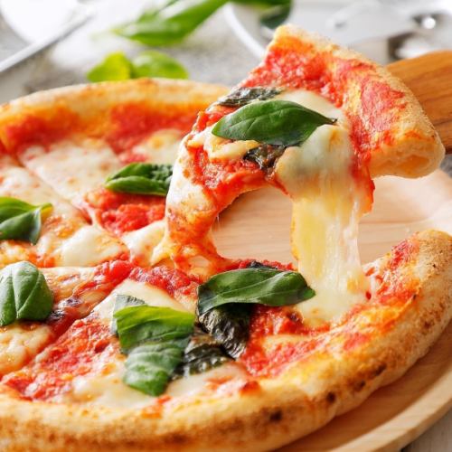 All-you-can-eat freshly baked pizza! Enjoy the deliciousness of freshly baked pizza