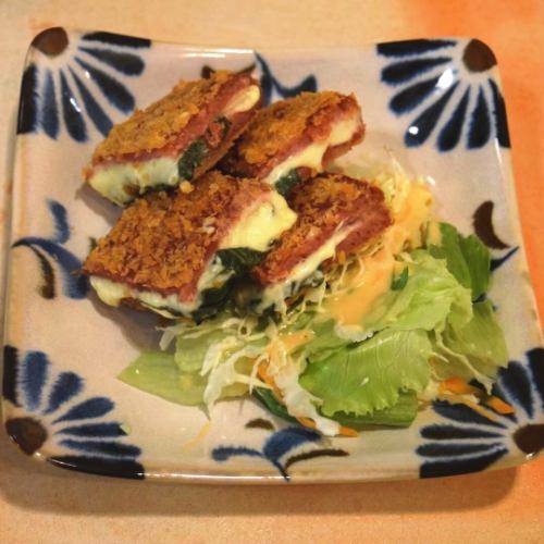 「Usagiya」提供的不是火腿炸肉排，而是午餐肉起司炸肉排！