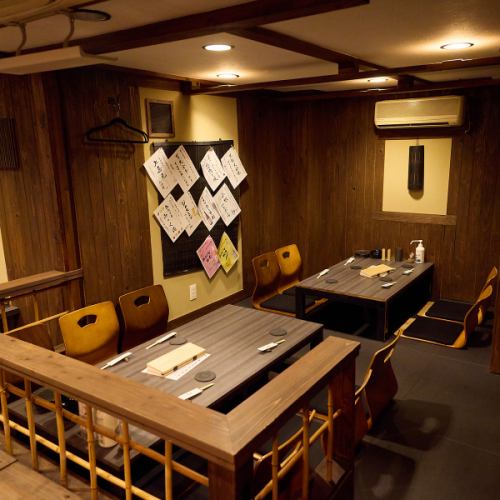 <p>中規模でのご宴会におすすめの掘りごたつ席。複数人でのご宴会にオススメです。美味しい料理と美酒を囲んで盛り上がろう。大人数での飲み会や特別な集まりに最適。思い出に残るひとときを。</p>