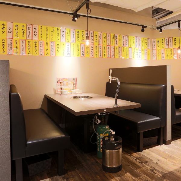 【◇◆～スクリーンカーテンデ簡易の仕切りを付けることも可能◎～◆◇】当店のテーブル席では仕切りを付けることも可能です♪半プライベートな空間で卓上サワーや厳選した焼肉をお楽しみいただけます◎団体でのご利用にも最適で、飲み放題付きコースは特にオススメです★
