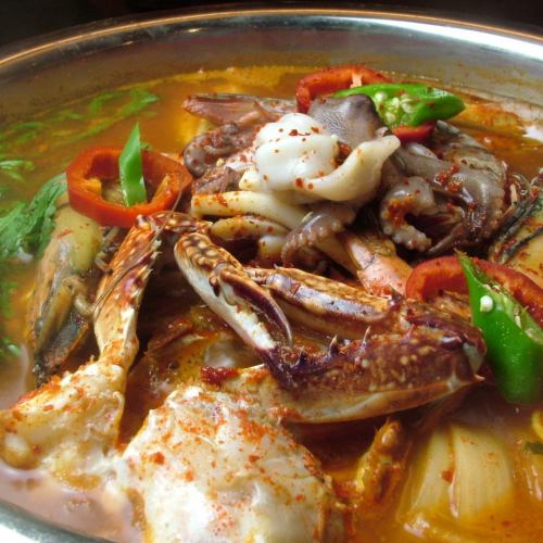 Seafood hot pot (2-3 servings)