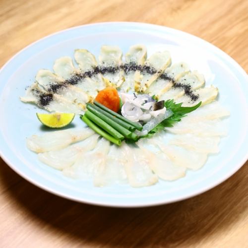 Assortment of two types of thickly sliced sashimi